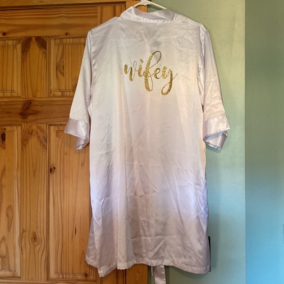 Bride Robe - Picture 2 of 4